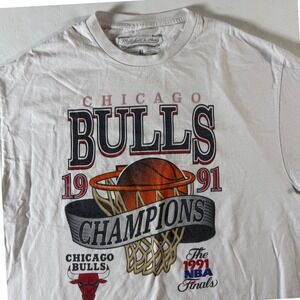 Mitchell Ness Chicago Bulls T-Shirt Men's XL 1991 NBA Finals Champions Faux VTG